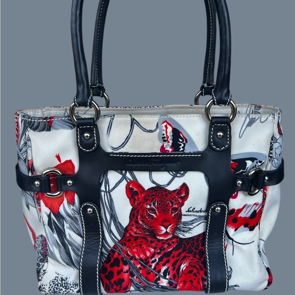 Gorgeous Ferragamo Fiera Leopard Print Jungle Safari